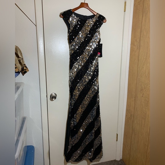 Maggie Sottero black, silver, open back, high slit, sequin maxi, evening wear 4 - Picture 4 of 10